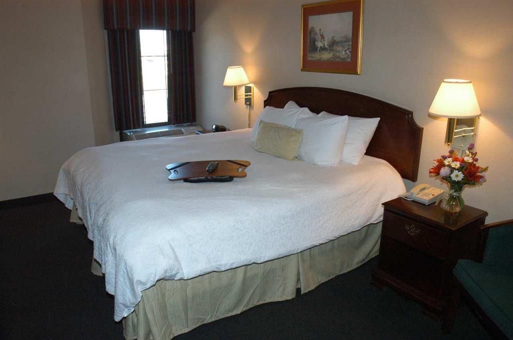 Hampton Inn & Suites Florence Center Room photo